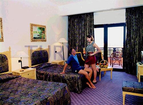 golden_five.room.jpg